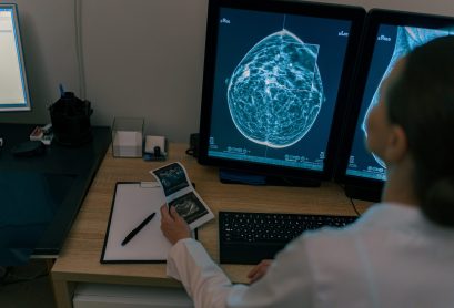 Back view of professional doctor radiologist analyzing scan MRI images in medical center Female doctor neuroscientist analyzing scan MRI images in hospital. High quality photo